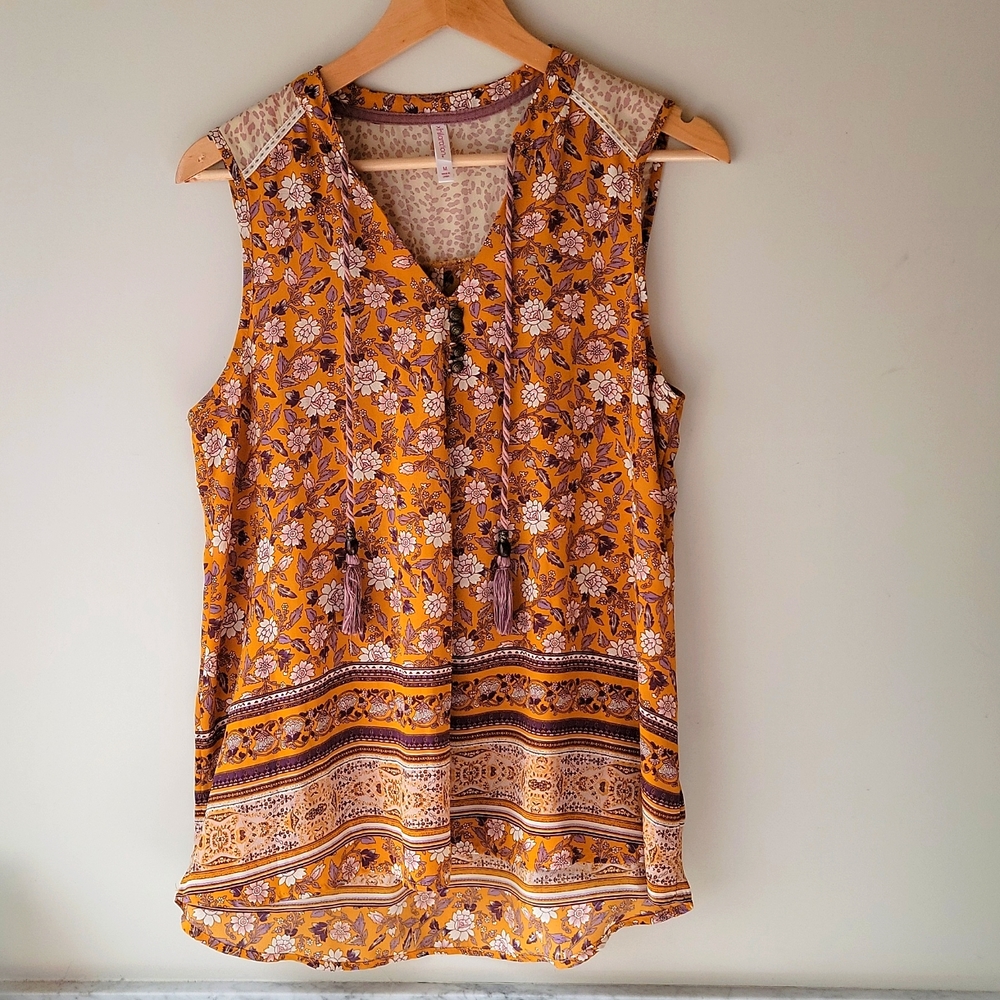 Xhilaration medium top